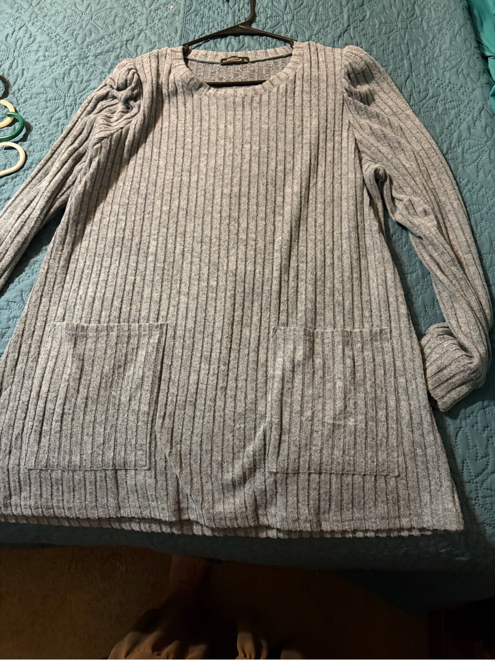 Ribbed Long-Sleeve Scoop Neck Tunic with Front Pockets - Gray